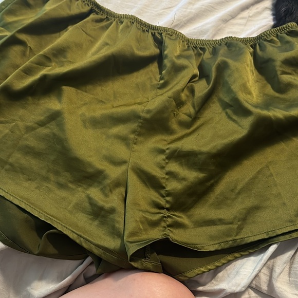 Silk tank and short pajama set - Picture 3 of 4